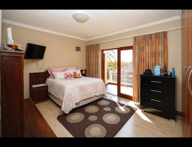 4 BEDROOM HOUSE FOR SALE IN MIDSTREAM ESTATE